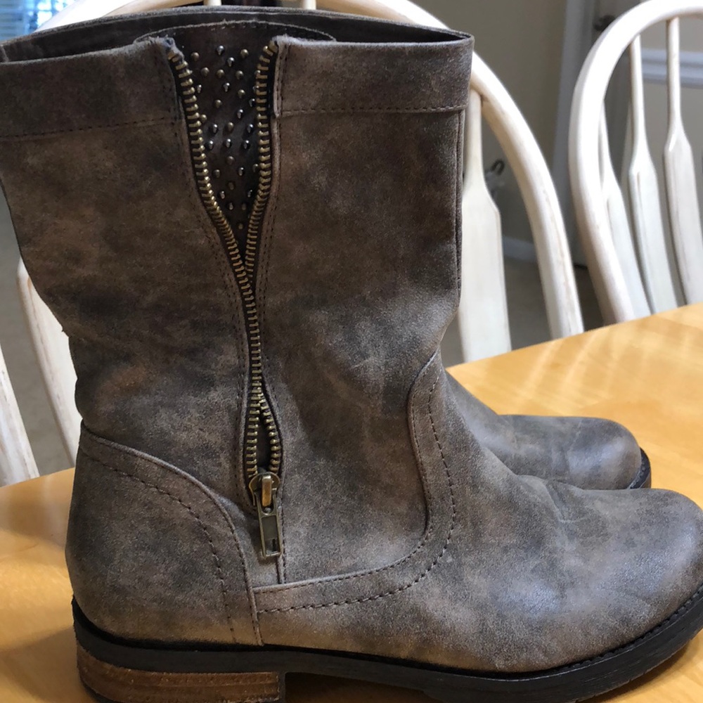 8.5 Crown vintage boots. Great condition.